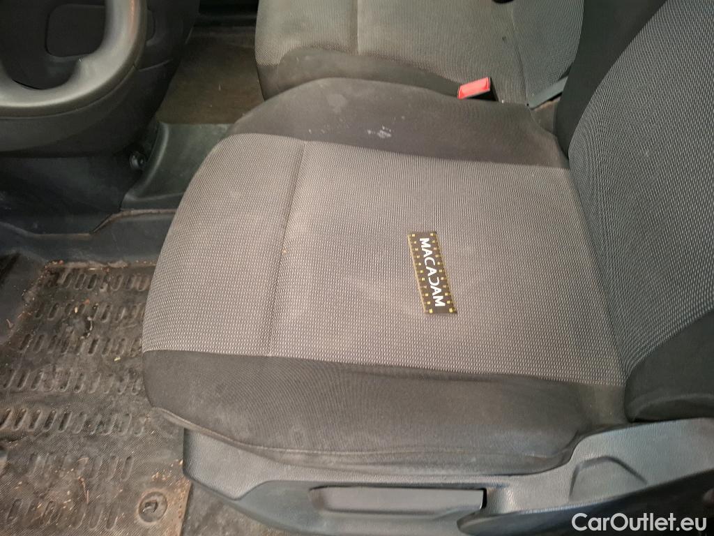  Citroen  Berlingo CITROEN  / 2018 / 4P / Fourgonnette Taille M 650kg BlueHDi 100 BVM Club (ex 410B) #72