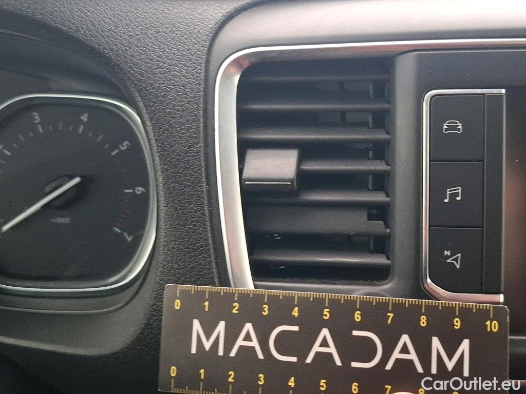  Peugeot  Expert PEUGEOT  VU 4p Fourgon BLUEHDI 120 S&S STANDARD PREMIUM PA #58