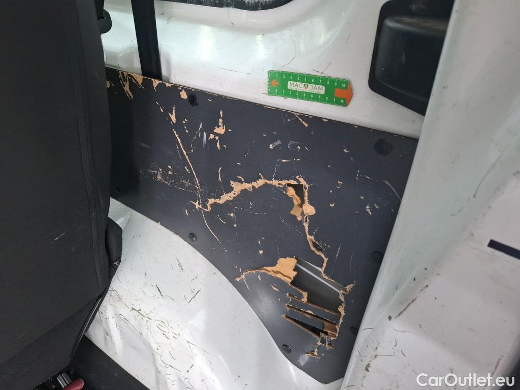  Peugeot  Expert  Combi Standard 1.5 HDi 120CV BVM6 9 Sieges E6d #51