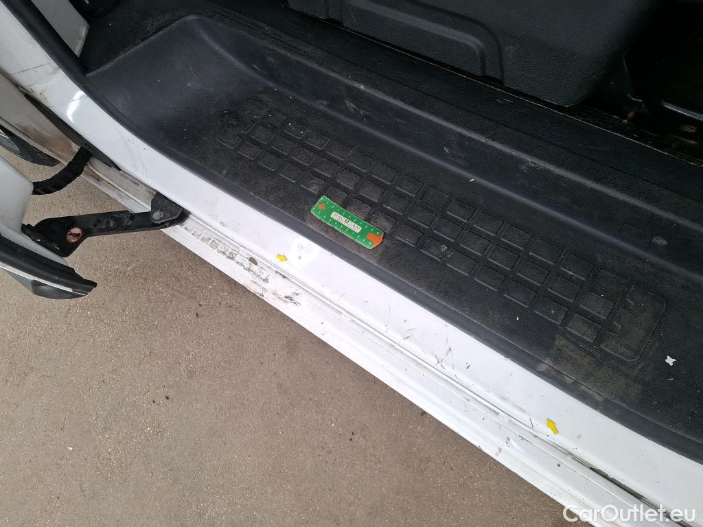  Peugeot  Expert  Combi Standard 1.5 HDi 120CV BVM6 9 Sieges E6d #26