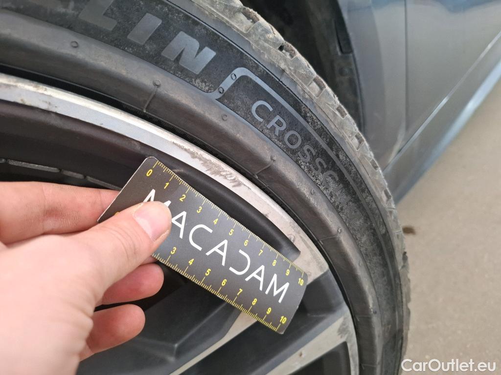  Bmw  Serie 1 BMW Série 1 / 2019 / 5P / Berline 2.0 120D AUTO M Sport #11