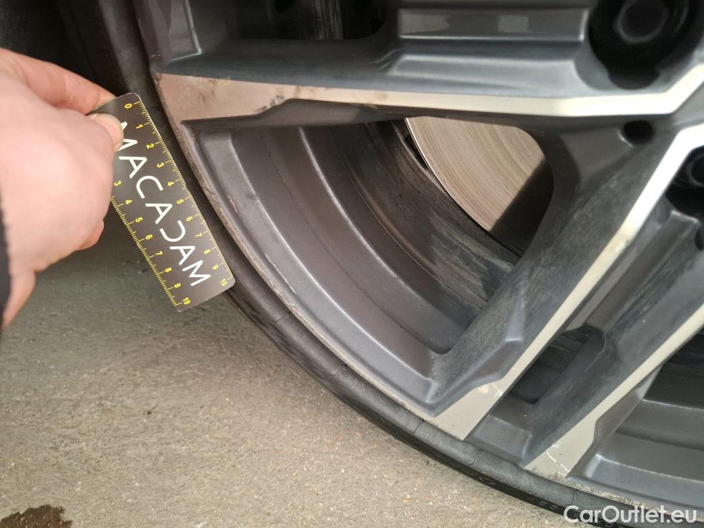  Bmw  Serie 1 BMW Série 1 / 2019 / 5P / Berline 2.0 120D AUTO M Sport #21