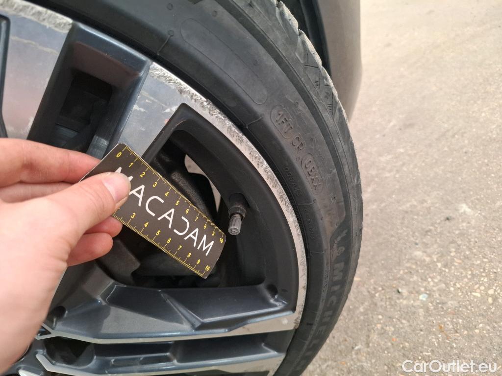  Bmw  Serie 1 BMW Série 1 / 2019 / 5P / Berline 2.0 120D AUTO M Sport #19