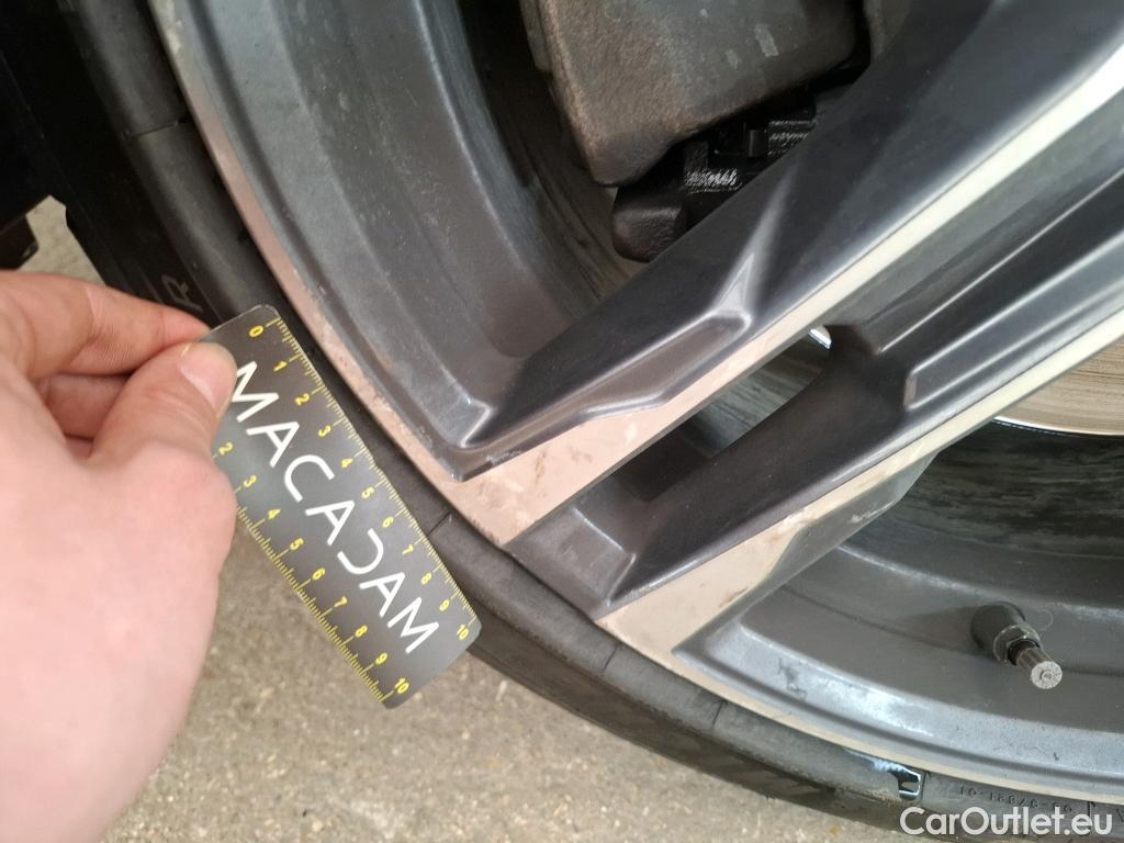  Bmw  Serie 1 BMW Série 1 / 2019 / 5P / Berline 2.0 120D AUTO M Sport #14