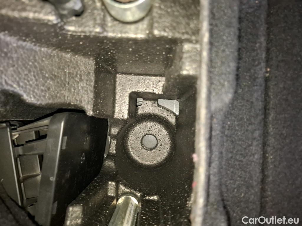  Bmw  Serie 1 BMW Série 1 / 2019 / 5P / Berline 2.0 120D AUTO M Sport #28