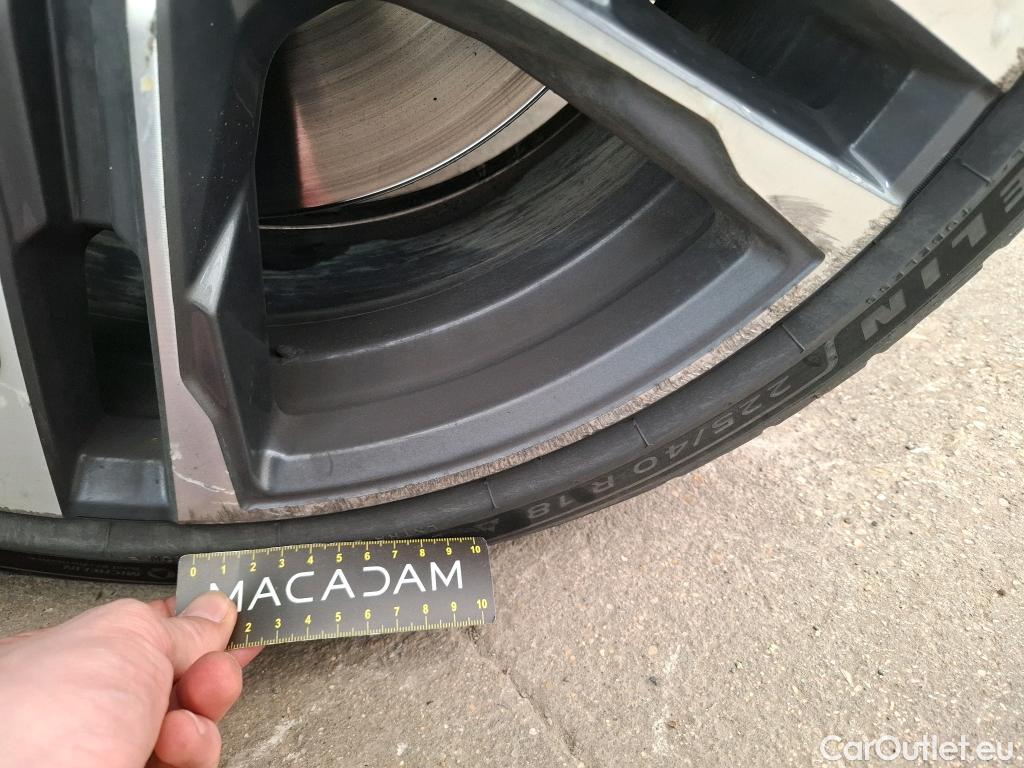  Bmw  Serie 1 BMW Série 1 / 2019 / 5P / Berline 2.0 120D AUTO M Sport #20