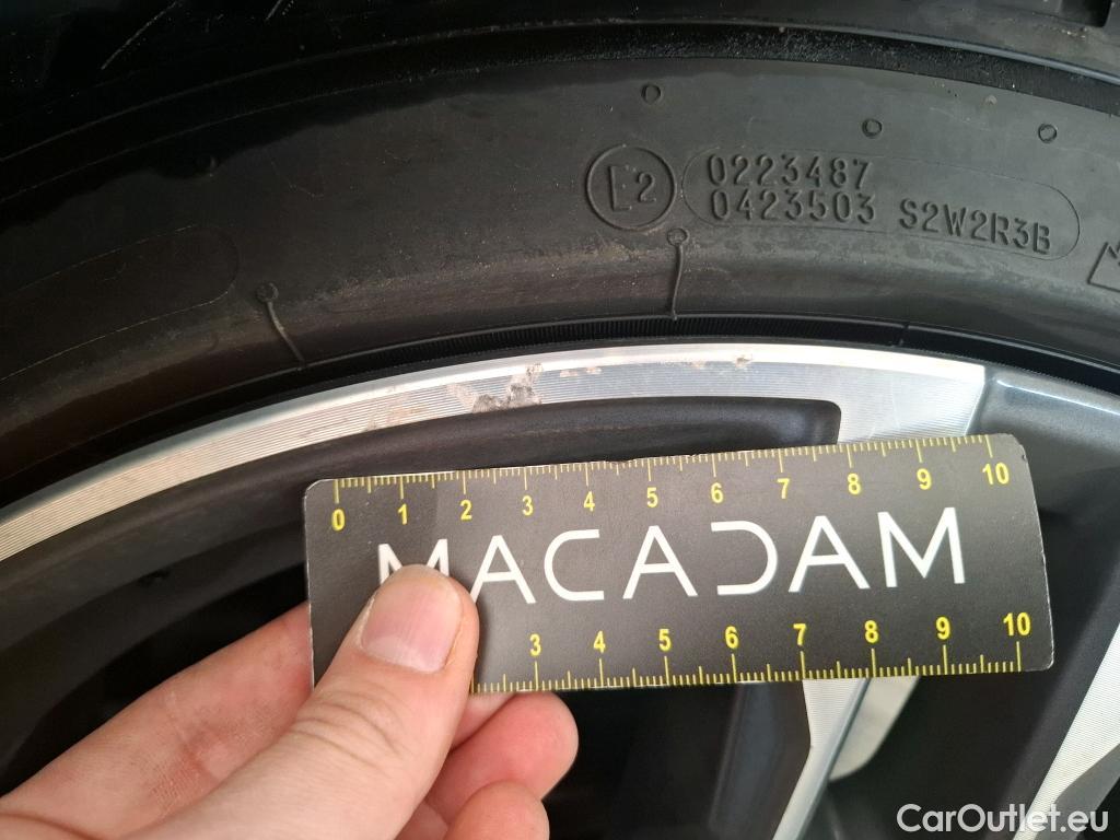  Bmw  Serie 1 BMW Série 1 / 2019 / 5P / Berline 2.0 120D AUTO M Sport #10