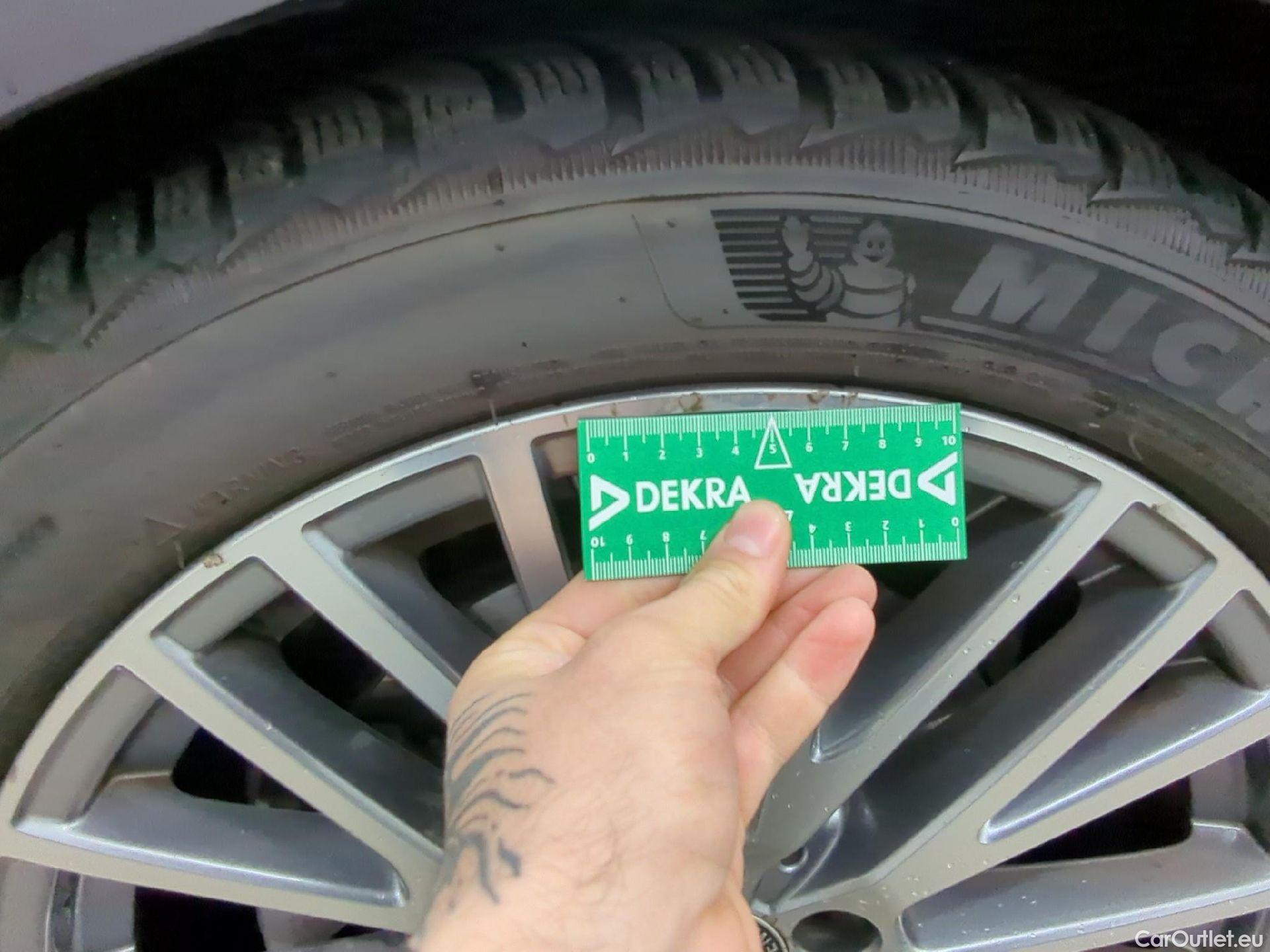  Mercedes  CLA-Klasse MERCEDES-BENZ CLA Shooting Brake / 2019 / 5P / Break CLA 200 d Progressive Line BA8 #3