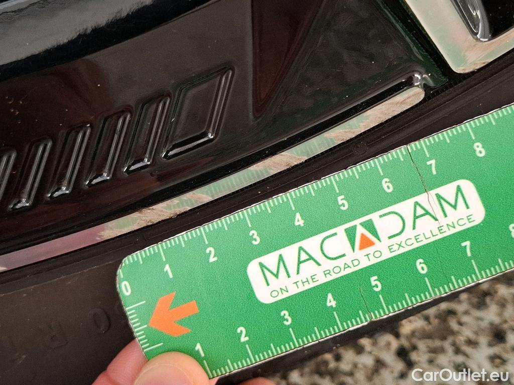  Mercedes  GLA MERCEDES-BENZ  / 2020 / 5P / SUV  250 e AMG LINE DCT #12