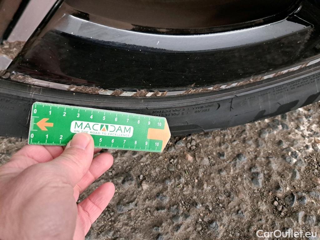  Mercedes  GLB MERCEDES-BENZ  / 2019 / 5P / SUV  220 d AMG Line 4Matic #27