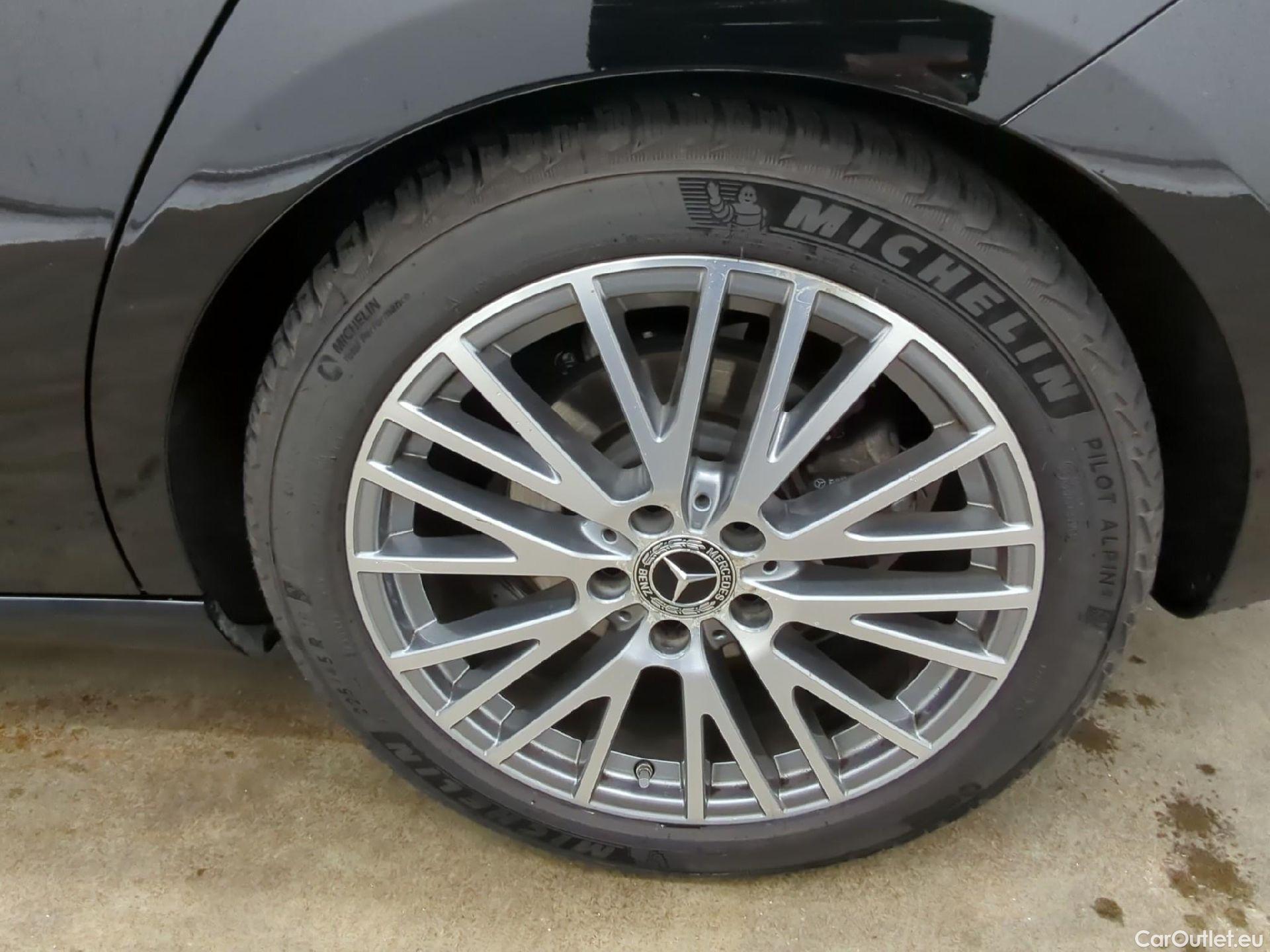  Mercedes  CLA-Klasse MERCEDES-BENZ CLA Shooting Brake / 2019 / 5P / Break CLA 200 d Progressive Line BA8 #4