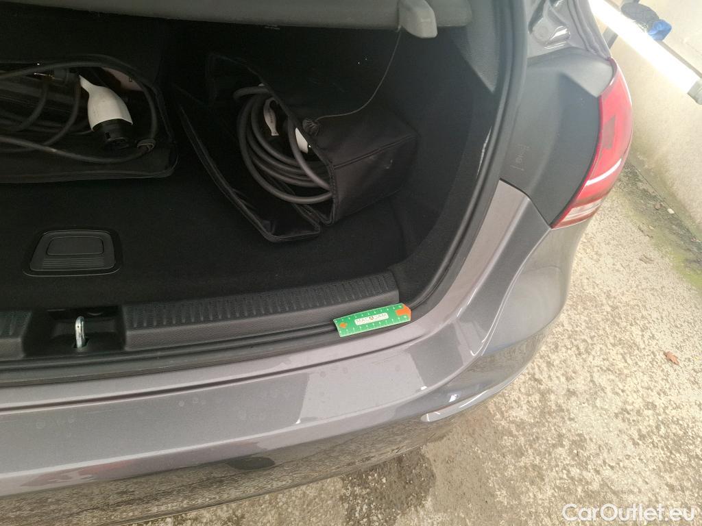  Mercedes  A-Klasse MERCEDES-BENZ Classe A Compact  2018  5P  Berline A 250 e Business Line 8GDCT #16