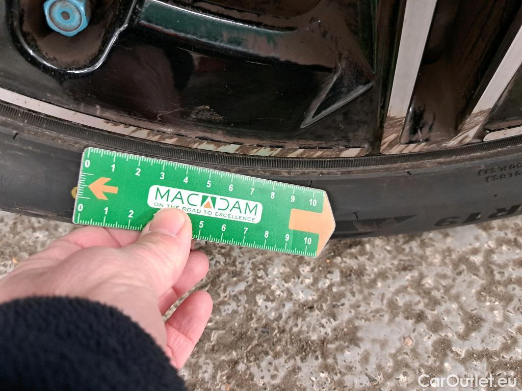  Mercedes  GLB MERCEDES-BENZ  / 2019 / 5P / SUV  220 d AMG Line 4Matic #23