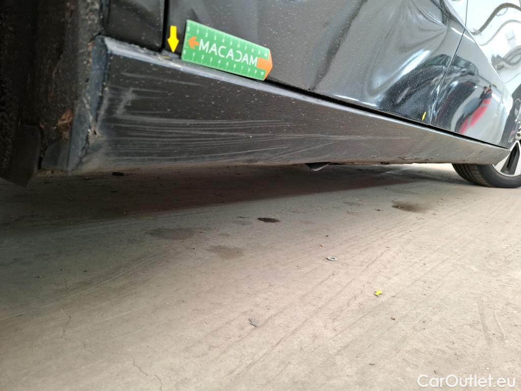  Mercedes  A-Klasse MERCEDES-BENZ Classe A Berline / 2018 / 4P / Berline A 180 Business Line #9