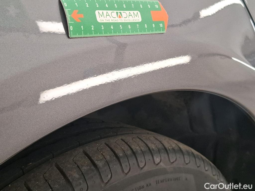  Mercedes  A-Klasse MERCEDES-BENZ Classe A Compact  2018  5P  Berline A 250 e Business Line 8GDCT #14