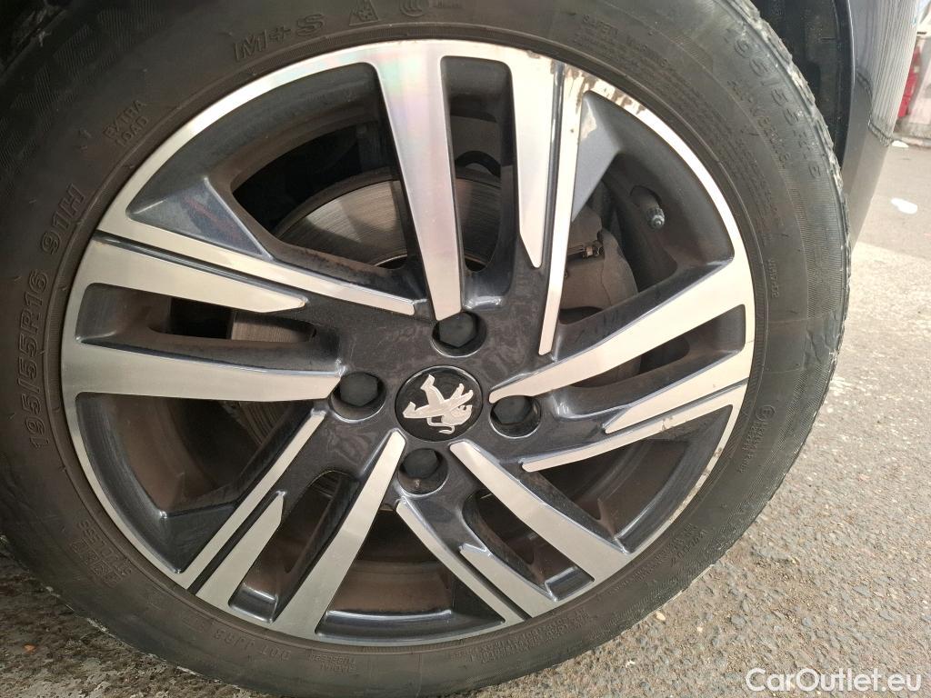  Peugeot  208  Allure Pack 1.5 HDi 100CV BVM6 E6d #17