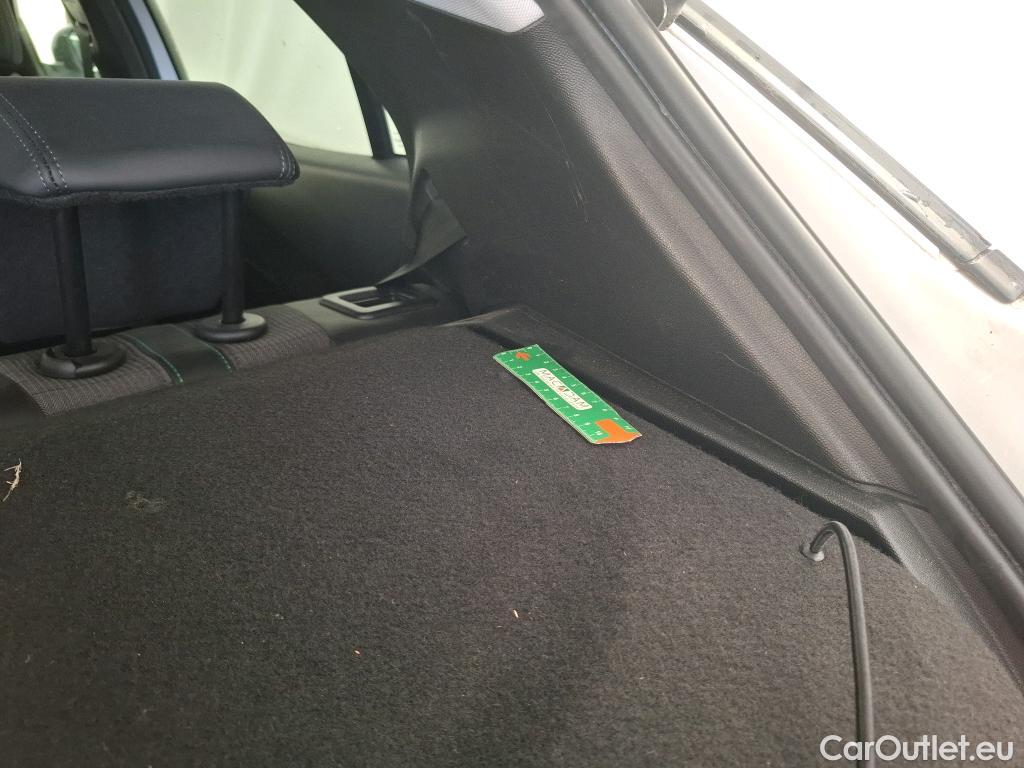  Peugeot  2008 PEUGEOT  / 2019 / 5P / Crossover BLUEHDI 130 S&S EAT8 ALLURE #14