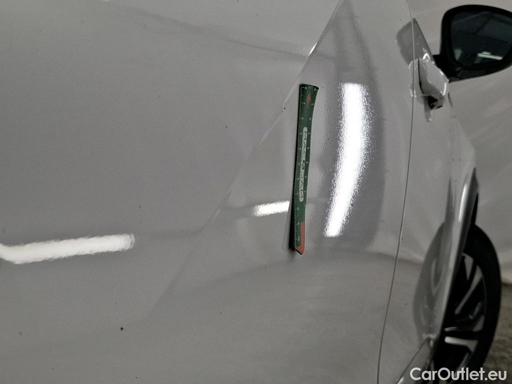  Peugeot  2008 PEUGEOT  / 2019 / 5P / Crossover BLUEHDI 130 S&S EAT8 ALLURE #4