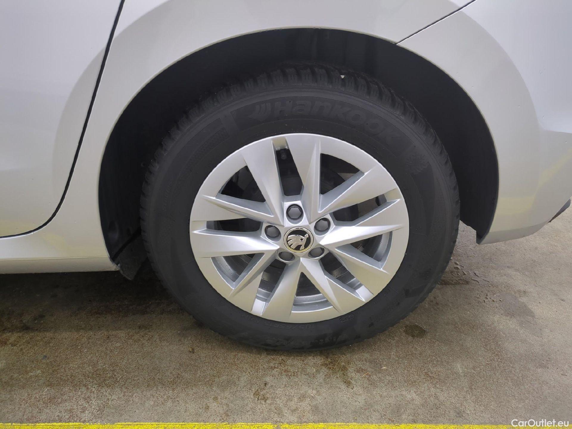  Skoda  Fabia  Ambition 1.0 MPI 80CV BVM5 E6d #4