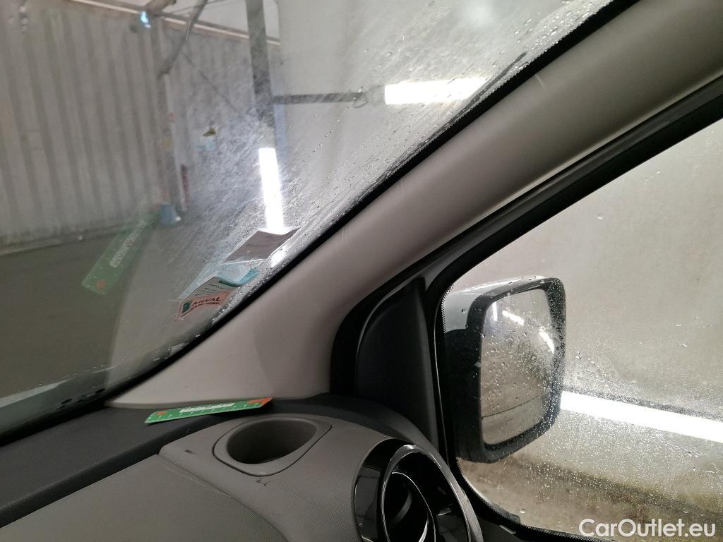  Renault  Trafic  III Combi L1H1 2 8t (8/9 Sièges) Zen 1.6 dCi 120CV BVM6 9 Sieges E5 #49