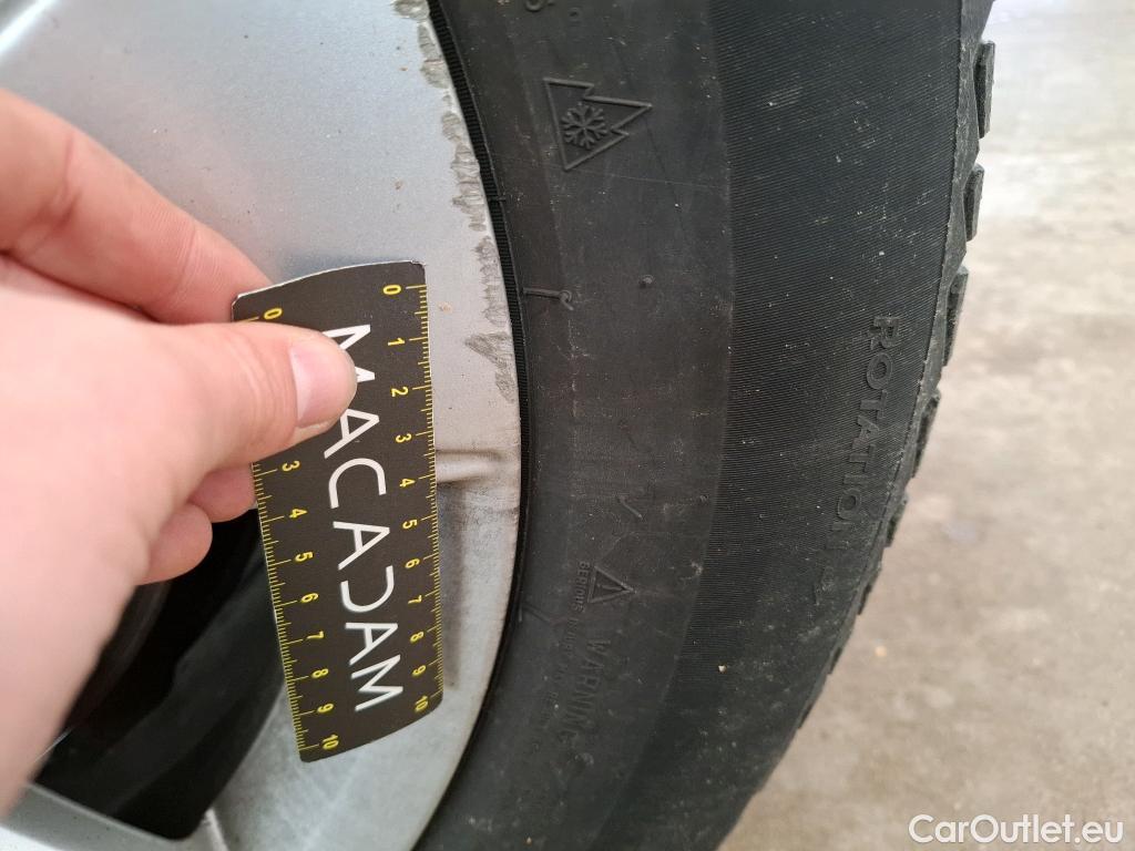  Volvo  XC60 VOLVO  / 2021 / 5P / SUV B4 197 Geartronic Start #9