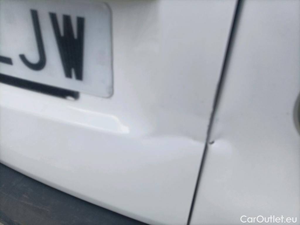  Volkswagen  Caddy VOLKSWAGEN  / 2015 / 4P / furgón derivado de turismo Profesional Furgón 2.0 TDI 75kW BMT (CX) #13