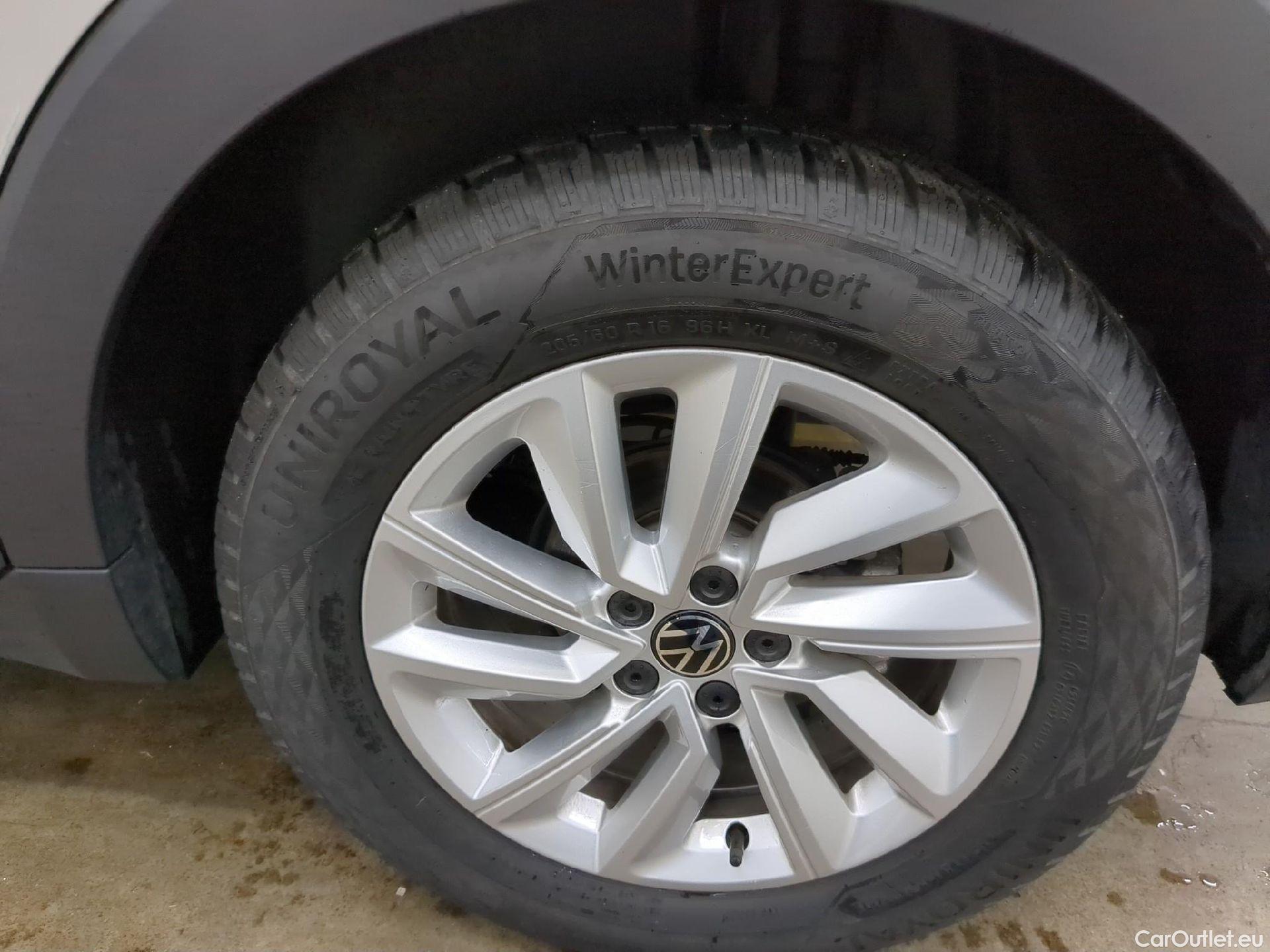  Volkswagen  T-CROSS VOLKSWAGEN  / 2018 / 5P / SUV 1.0 TSI 110ch Active(SP) #2