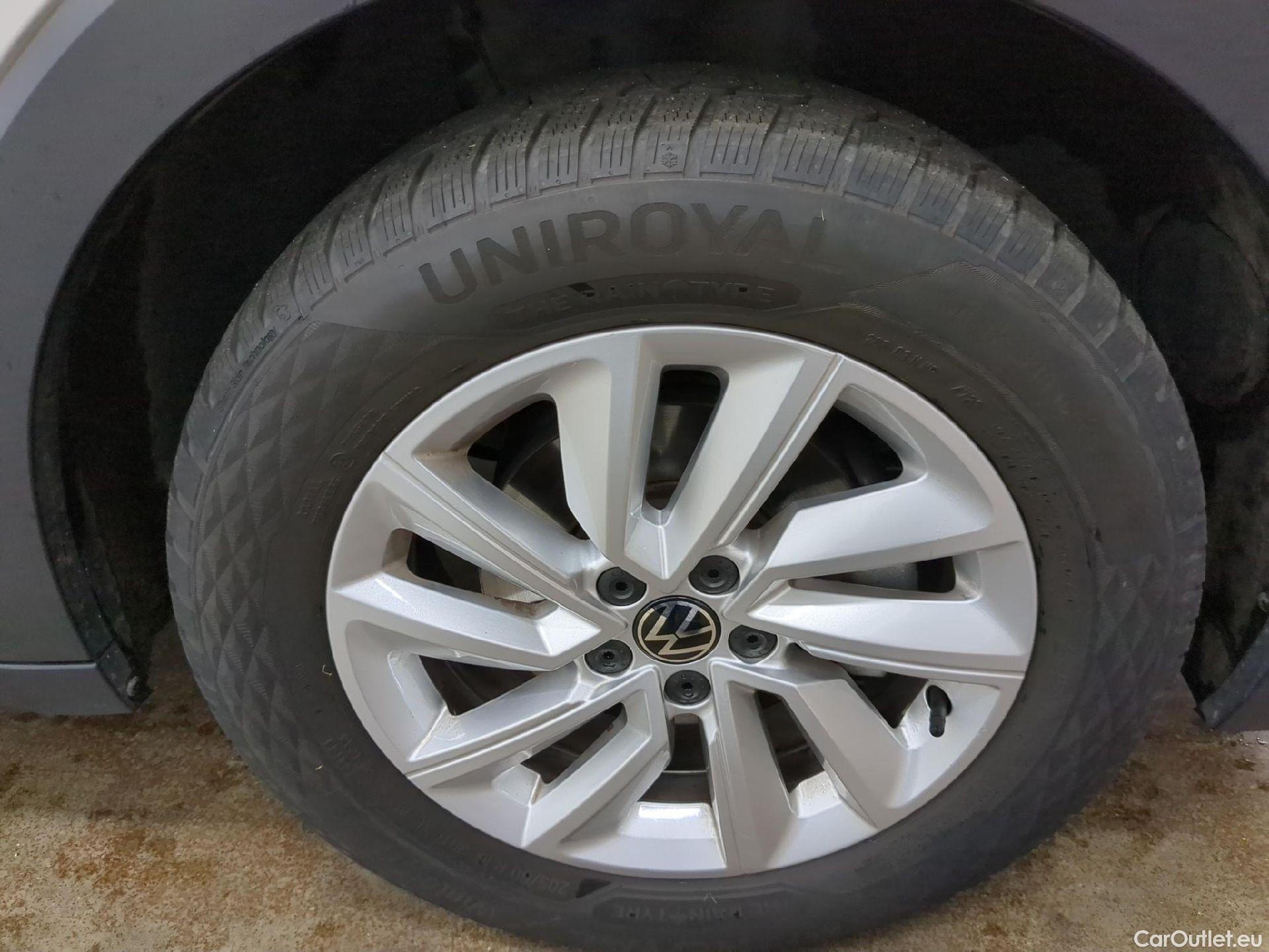  Volkswagen  T-CROSS VOLKSWAGEN  / 2018 / 5P / SUV 1.0 TSI 110ch Active(SP) #4