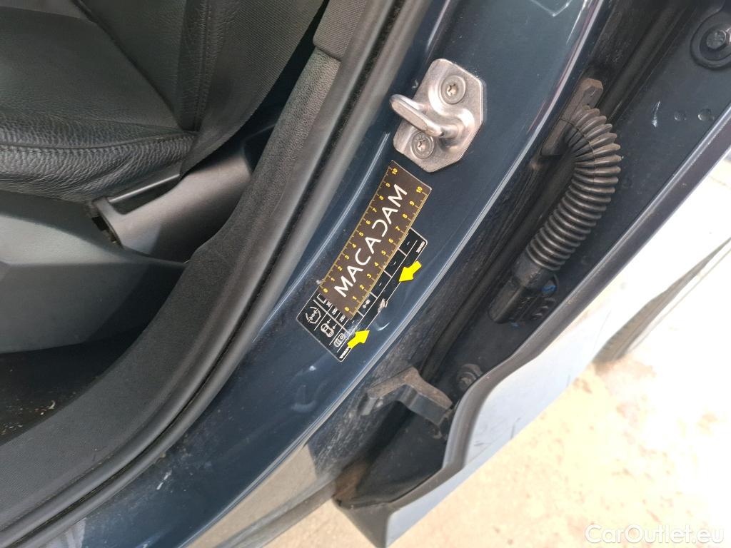  Volvo  XC60  Momentum Business 2WD 2.0 B4 195CV BVA8 E6d #23