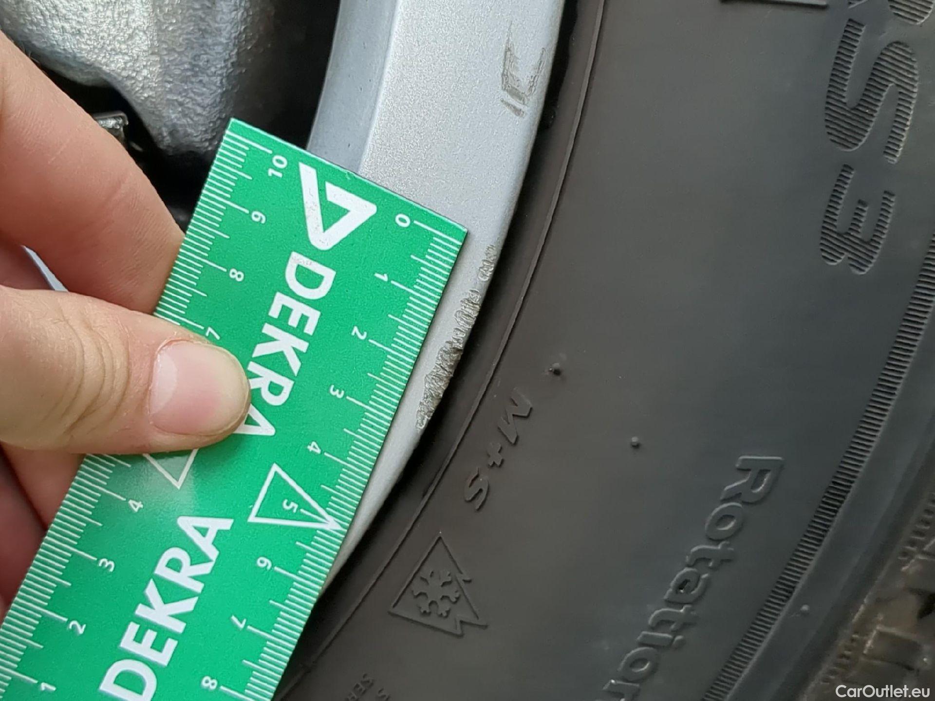  Volkswagen  Golf  / 2020 / 5P / Berline 2.0 TDI SCR 115 DSG7 LIFE BUSINESS #4