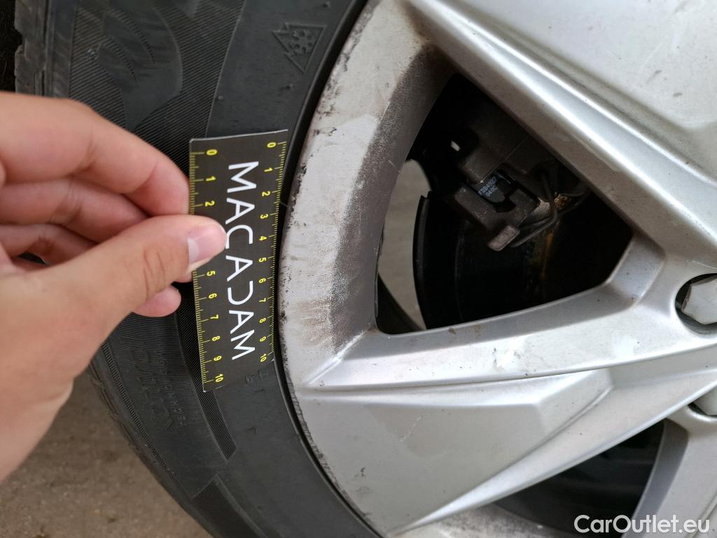  Volvo  XC60  Momentum Business 2WD 2.0 B4 195CV BVA8 E6d #15