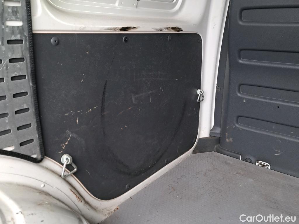  Volkswagen  Caddy VOLKSWAGEN  VU 4p 3G furgón derivado de t Furgón 2.0 TDI 110cv 4motion 4p #37