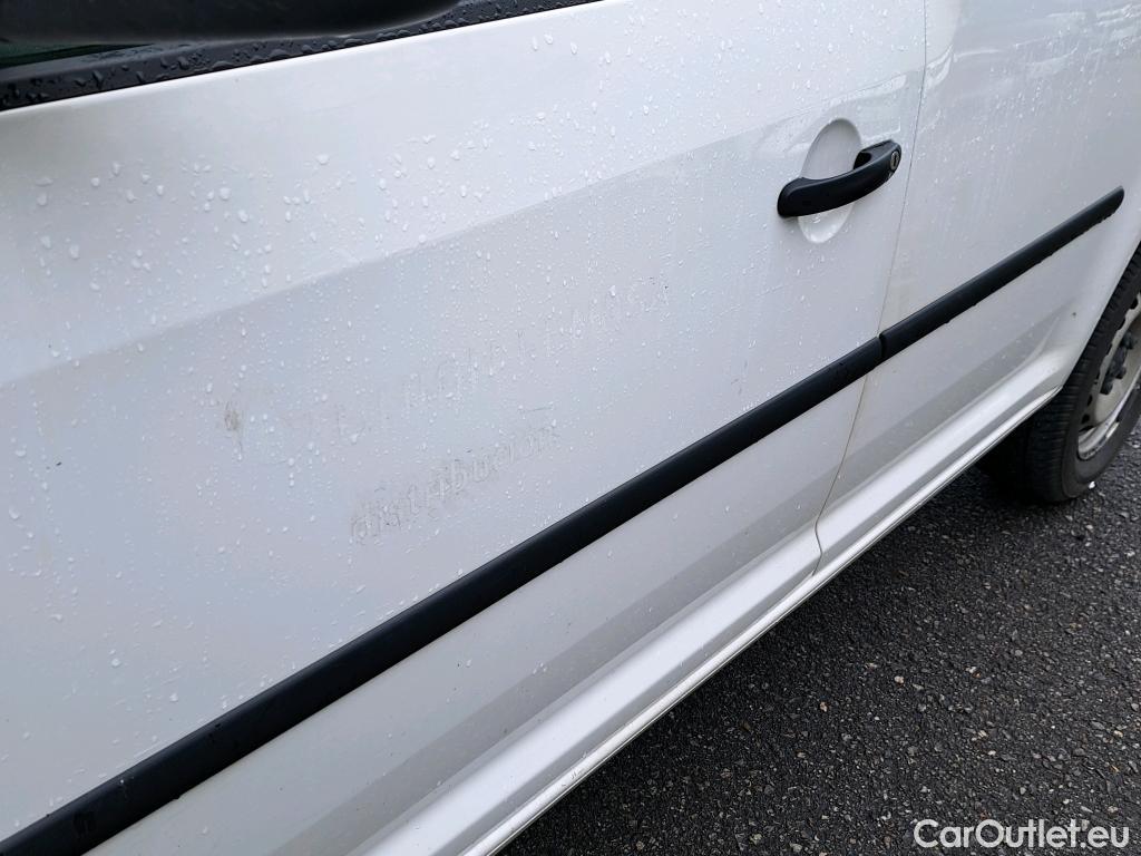  Volkswagen  Caddy VOLKSWAGEN  VU 4p 3G furgón derivado de t Furgón 2.0 TDI 110cv 4motion 4p #19