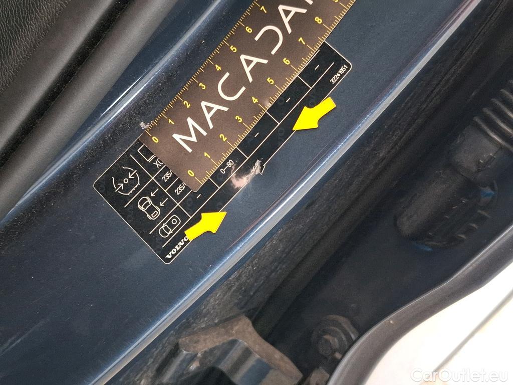  Volvo  XC60  Momentum Business 2WD 2.0 B4 195CV BVA8 E6d #24