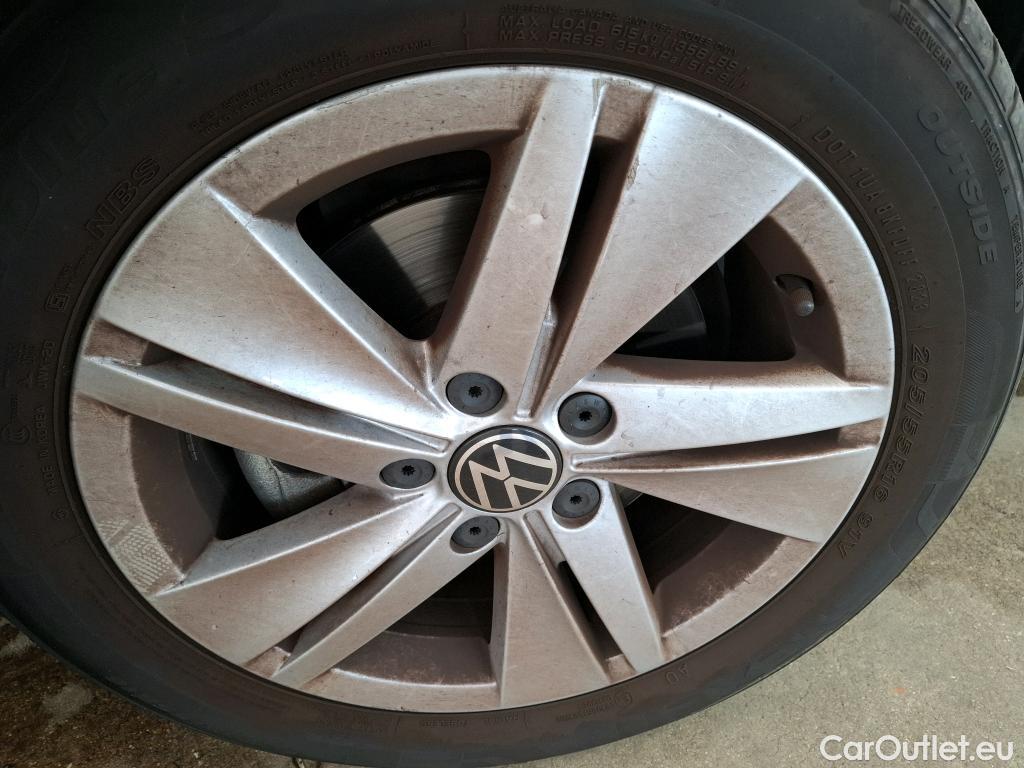  Volkswagen  Golf  VOLKSWAGEN / 2020 / 5P / Berline 1.0 eTSI OPF 110 DSG7 Life Business #27