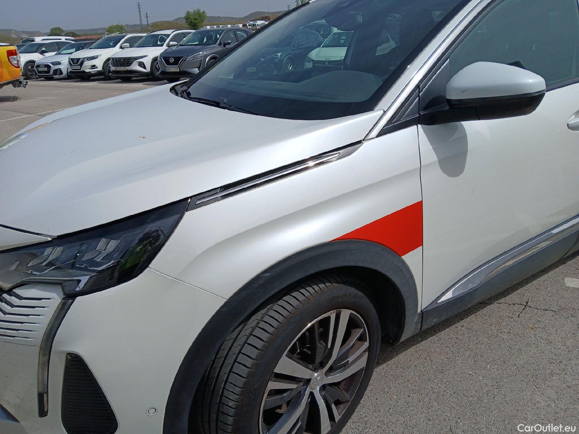  Peugeot  3008 PEUGEOT  / 2020 / 5P / todoterreno 1.5 BlueHDi 96kW (130CV) S&S Allure #1