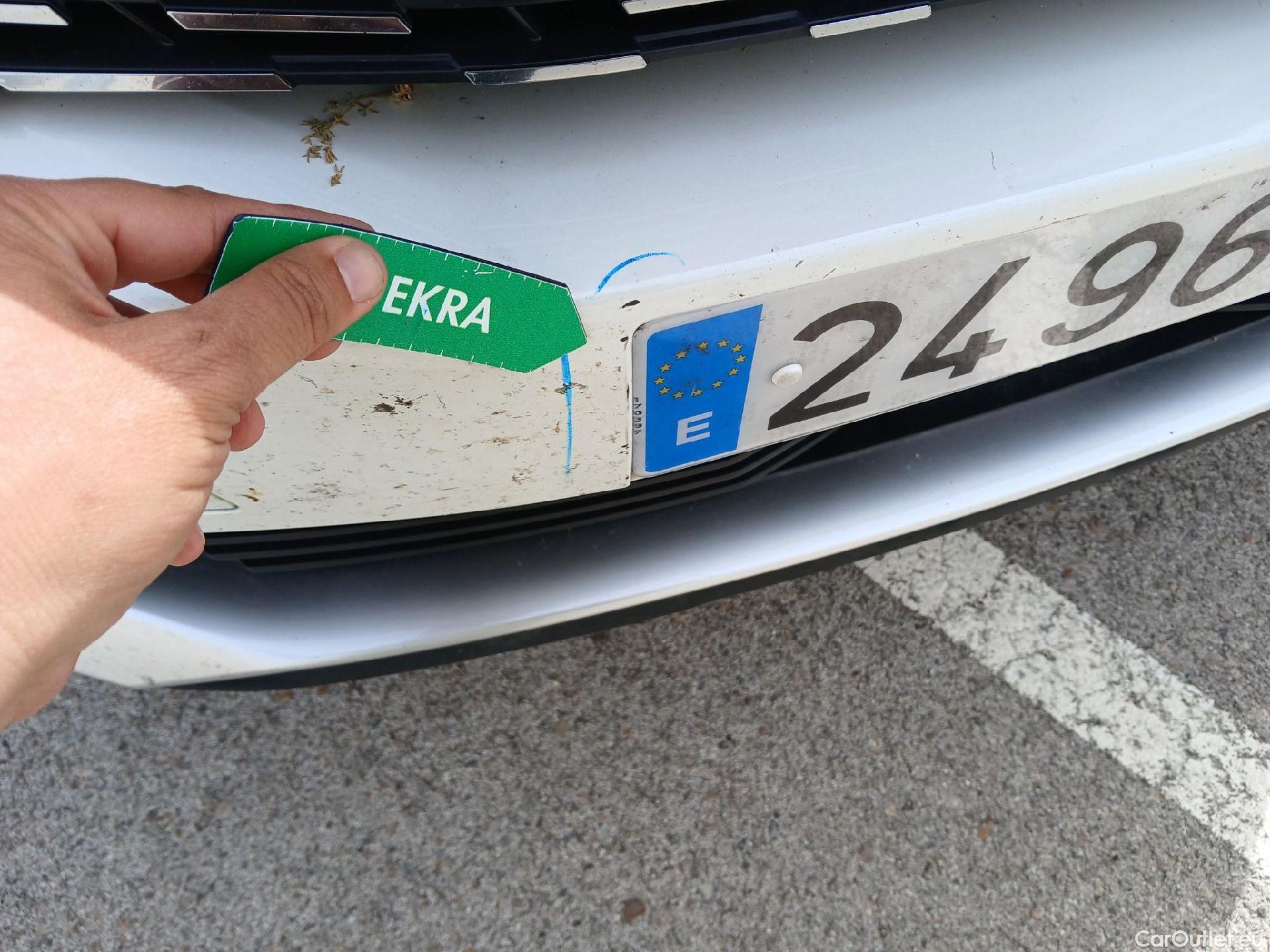  Peugeot  3008 PEUGEOT  / 2020 / 5P / todoterreno 1.5 BlueHDi 96kW (130CV) S&S Allure #4