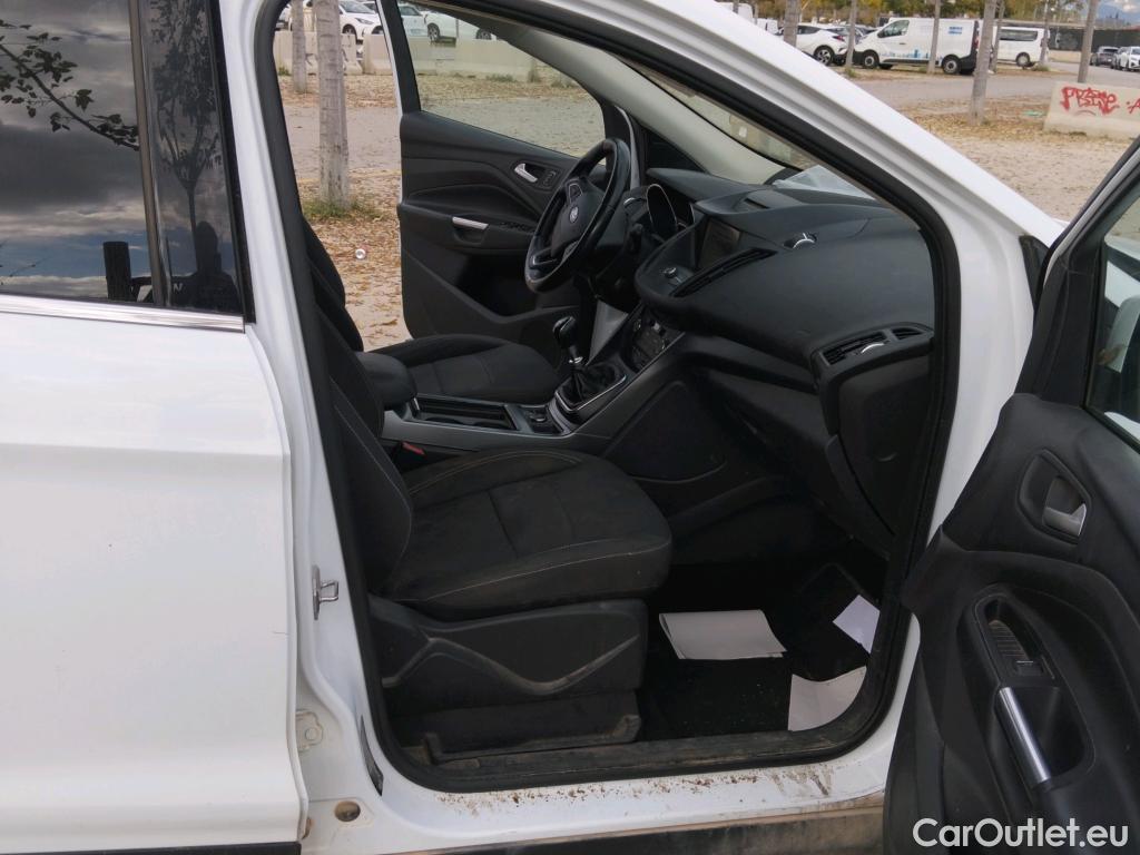  Ford  Kuga FORD  / 2016 / 5P / todoterreno 1.5 EcoBoost 88kW 4x2 Trend+ (CX) #10