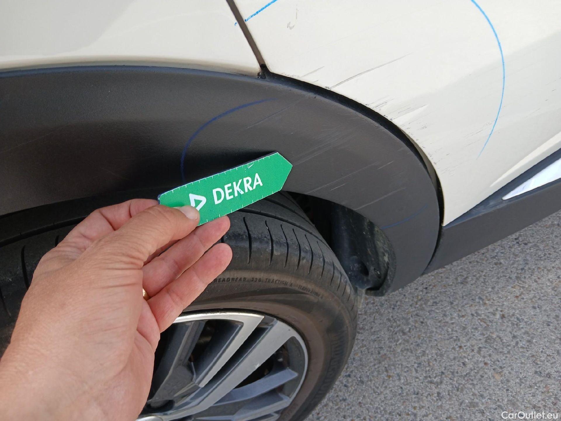  Peugeot  3008 PEUGEOT  / 2020 / 5P / todoterreno 1.5 BlueHDi 96kW (130CV) S&S Allure #17