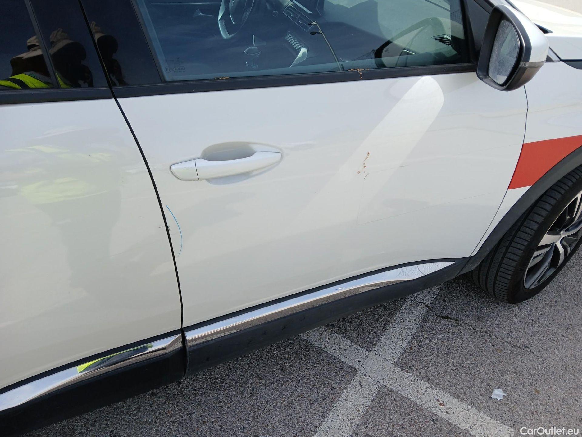  Peugeot  3008 PEUGEOT  / 2020 / 5P / todoterreno 1.5 BlueHDi 96kW (130CV) S&S Allure #24