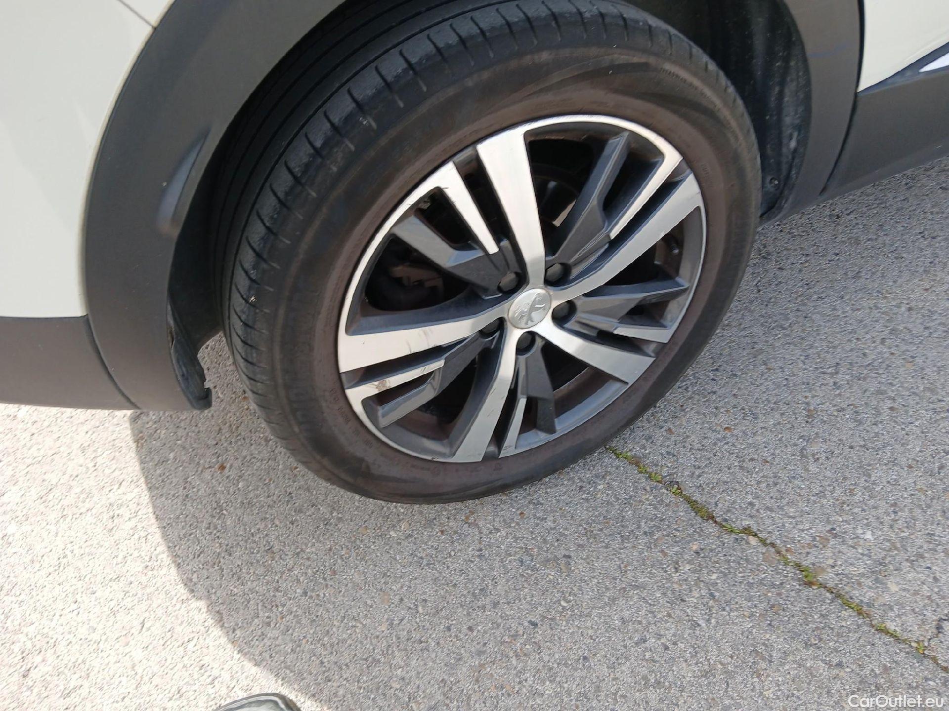  Peugeot  3008 PEUGEOT  / 2020 / 5P / todoterreno 1.5 BlueHDi 96kW (130CV) S&S Allure #16