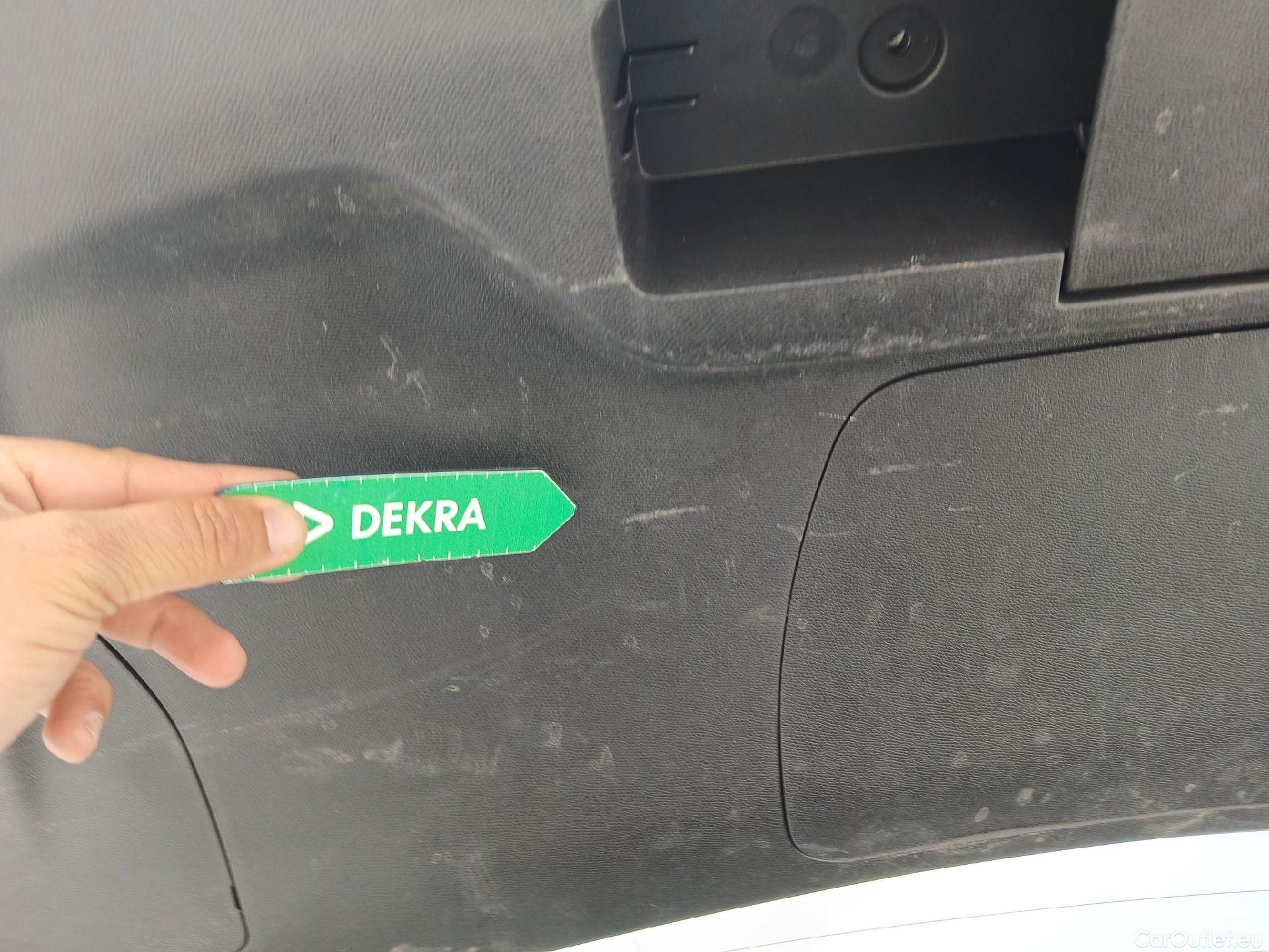  Peugeot  3008 PEUGEOT  / 2020 / 5P / todoterreno 1.5 BlueHDi 96kW (130CV) S&S Allure #26