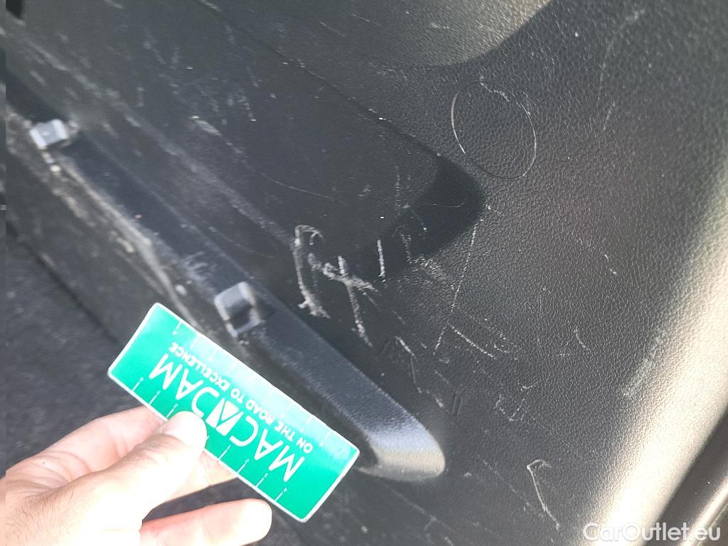  Citroen  Berlingo CITROEN  / 2018 / 4P / monovolumen compacto Talla M BlueHDi 100 LIVE #26