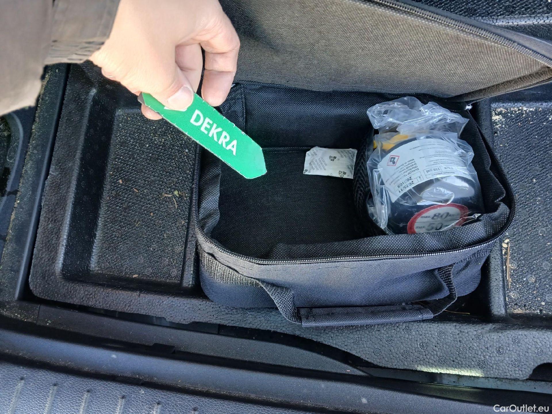  KIA  Sportage KIA  1.6MHEV Drive 100kW(136CV) 4x2(Crist Tintados) #33