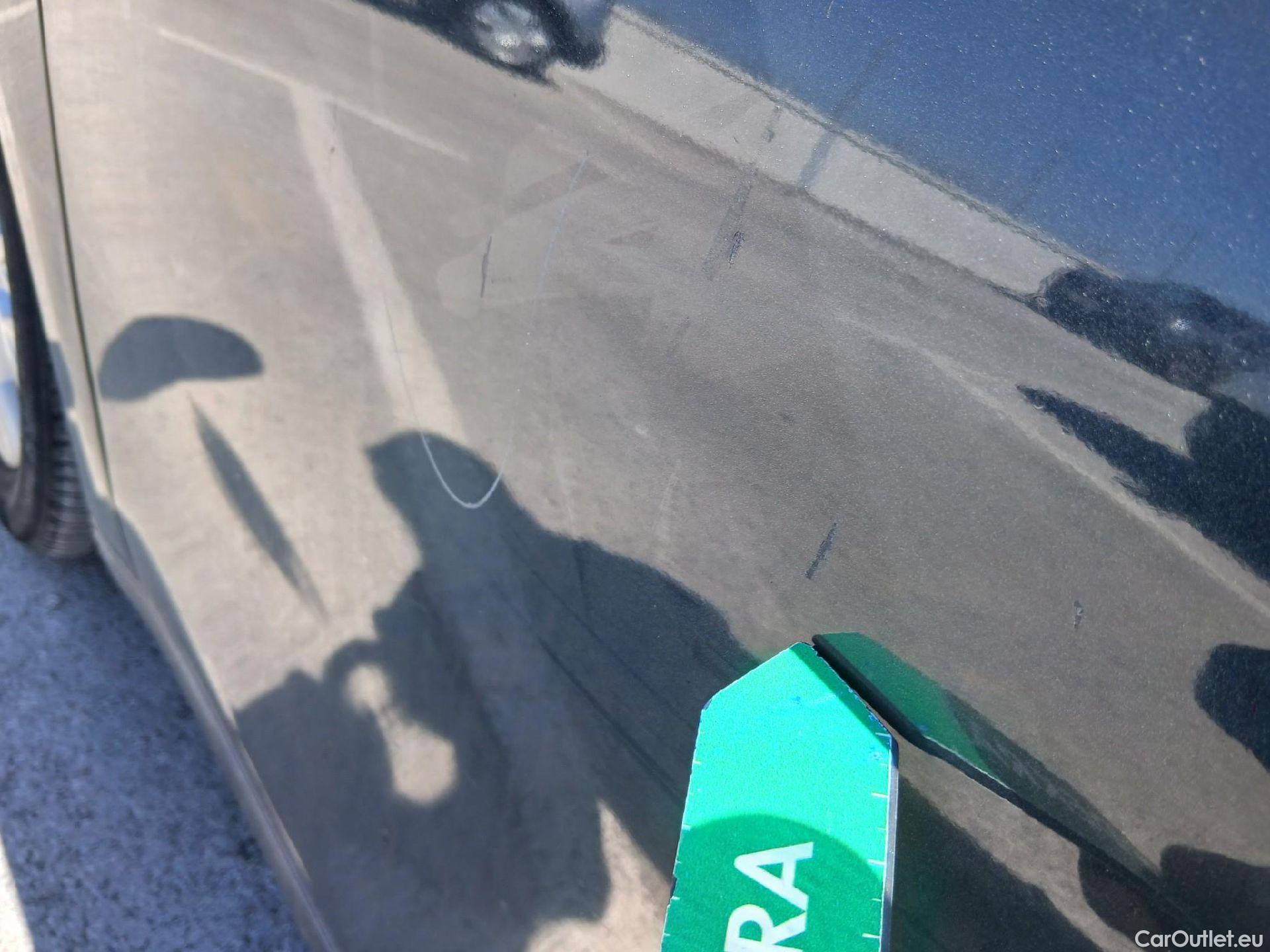  KIA  Cee'd KIA Ceed / 2021 / 5P / berlina con portón 1.0 T-GDi 88kW (120CV) Drive #11