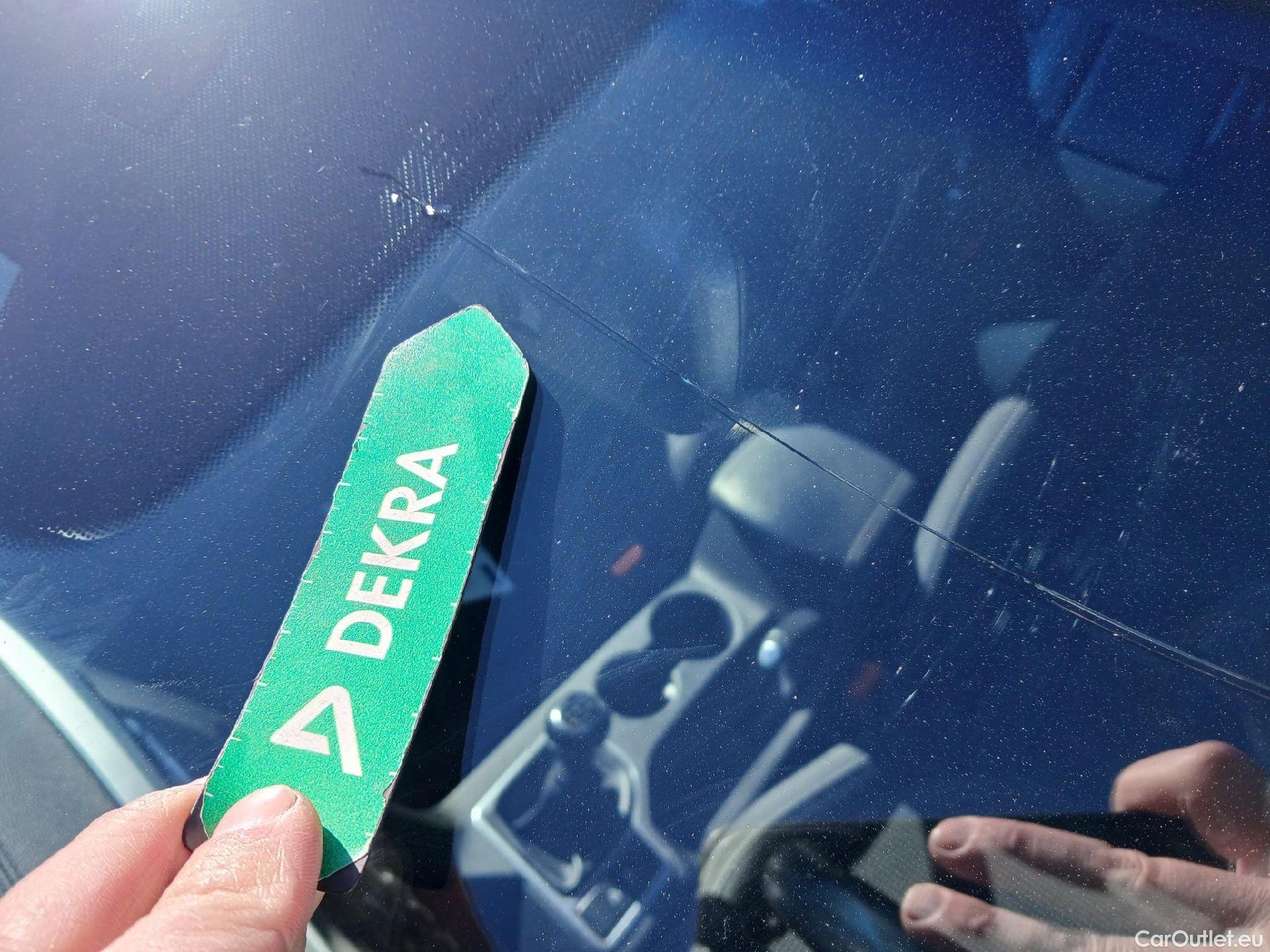  KIA  Sportage KIA  1.6MHEV Drive 100kW(136CV) 4x2(Crist Tintados) #32