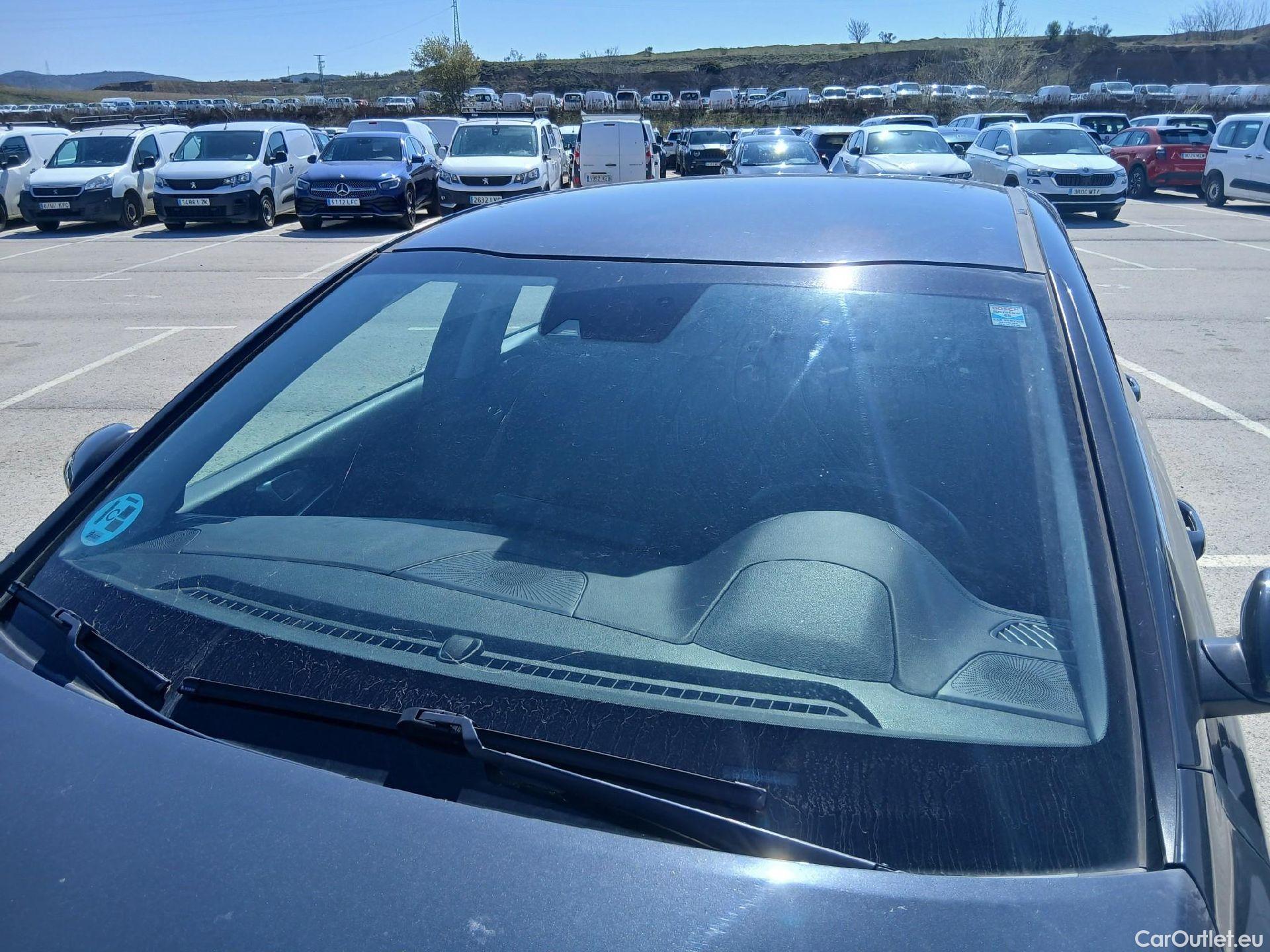  KIA  Cee'd KIA Ceed / 2021 / 5P / berlina con portón 1.0 T-GDi 88kW (120CV) Drive #1