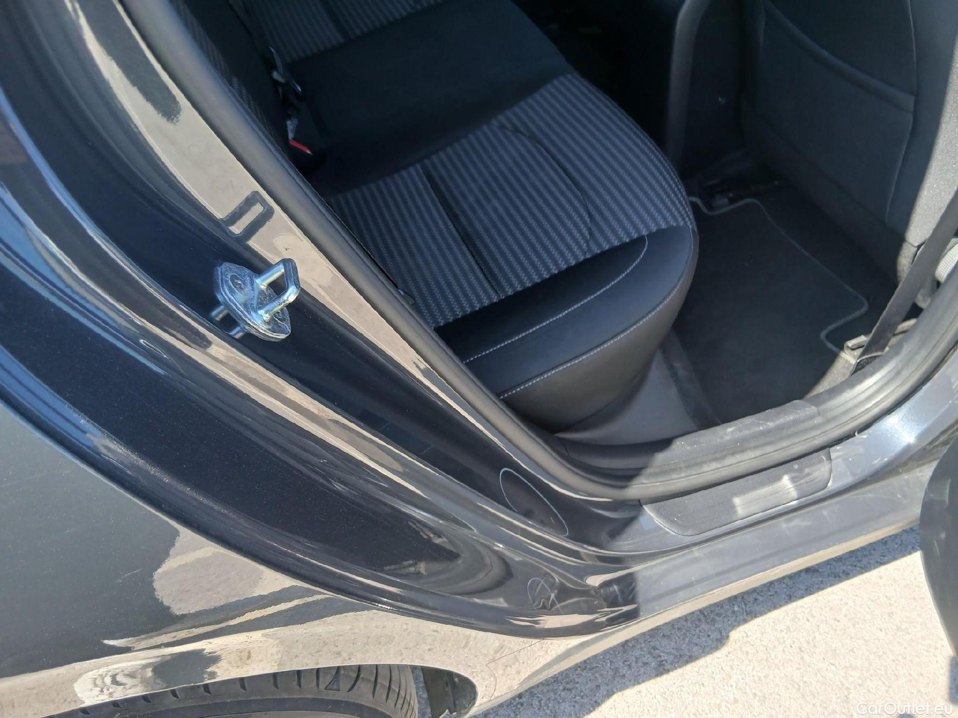  KIA  Cee'd KIA Ceed / 2021 / 5P / berlina con portón 1.0 T-GDi 88kW (120CV) Drive #29