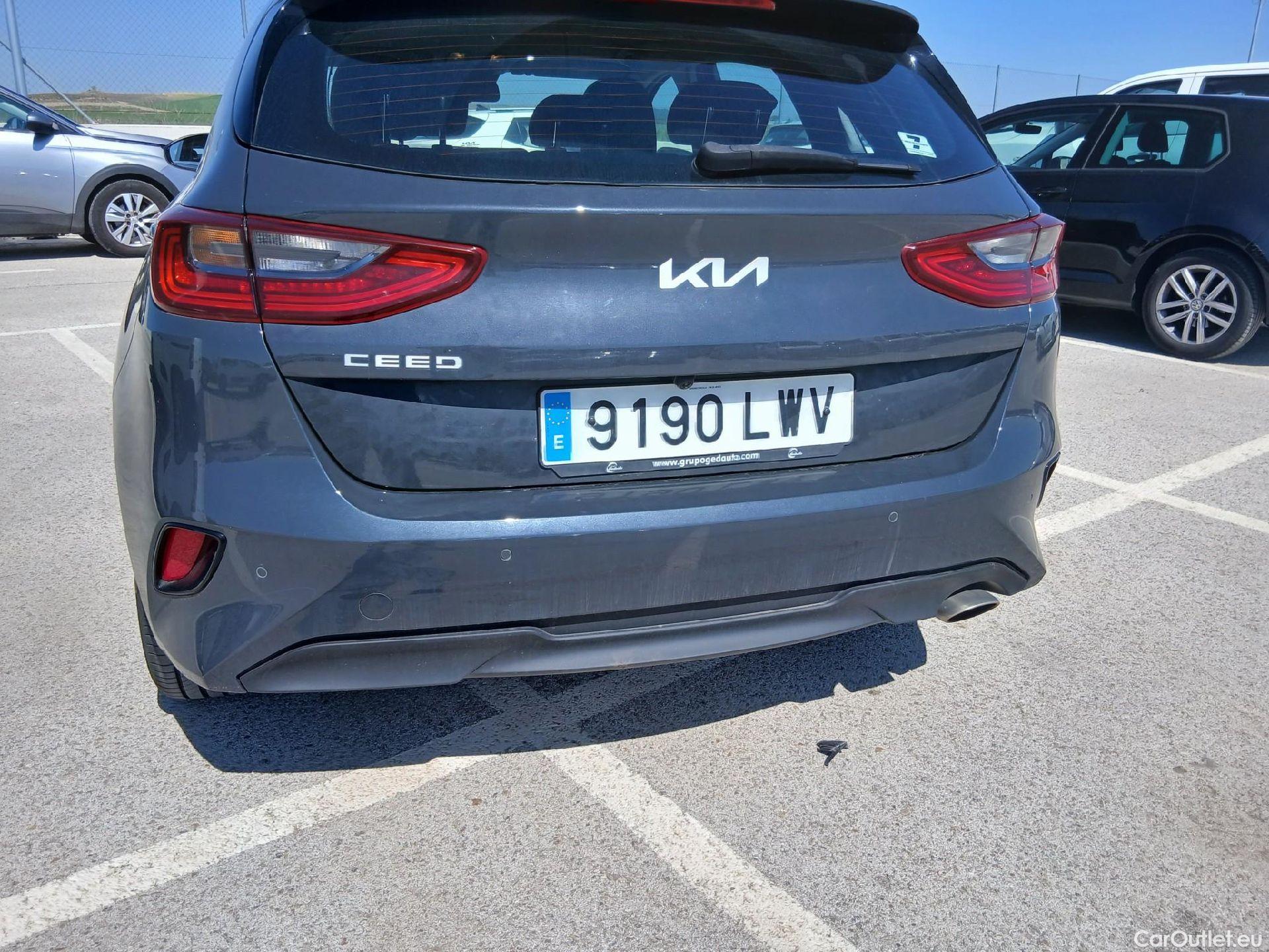  KIA  Cee'd KIA Ceed / 2021 / 5P / berlina con portón 1.0 T-GDi 88kW (120CV) Drive #20