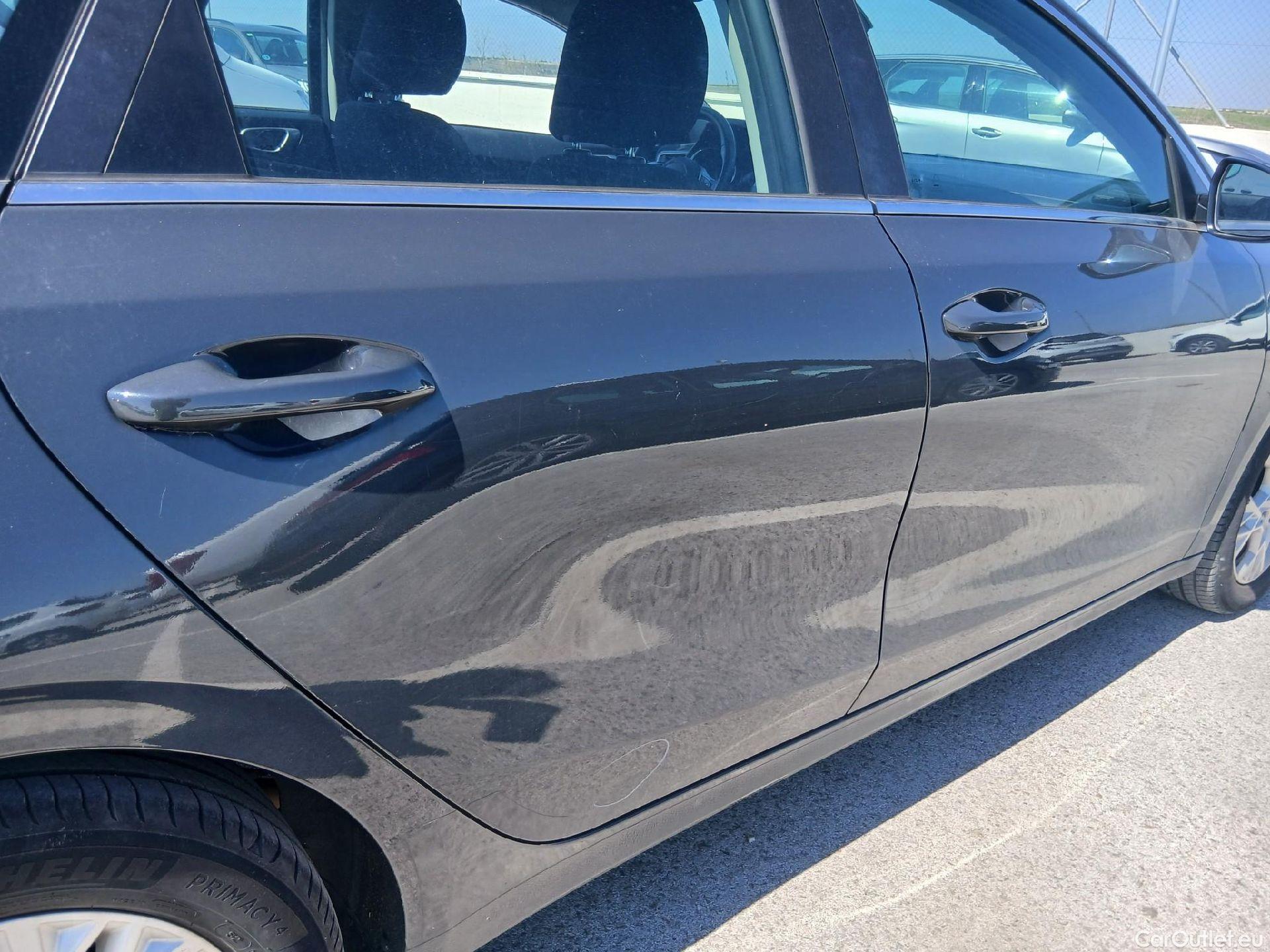  KIA  Cee'd KIA Ceed / 2021 / 5P / berlina con portón 1.0 T-GDi 88kW (120CV) Drive #25